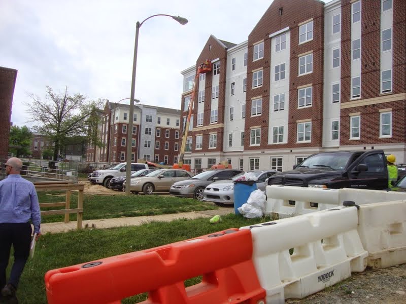 commercial movers outside apartment building